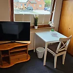 Hotel Dorfkrug - Guenstige Altbauzimmer Am Oland *