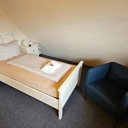 Dorfkrug - Günstige Altbauzimmer Am Oland Büsum