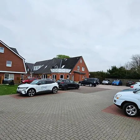 Dorfkrug - Guenstige Altbauzimmer Am Oland Hotell Büsum