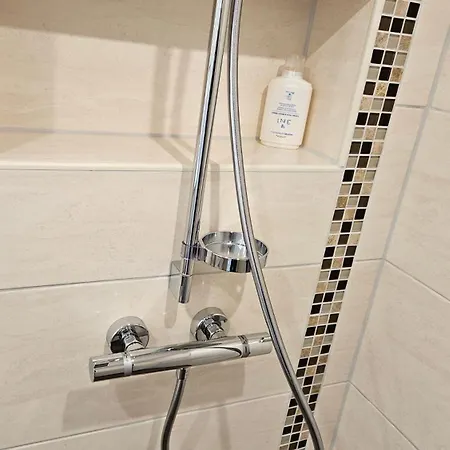 Hotell Dorfkrug - Guenstige Altbauzimmer Am Oland *